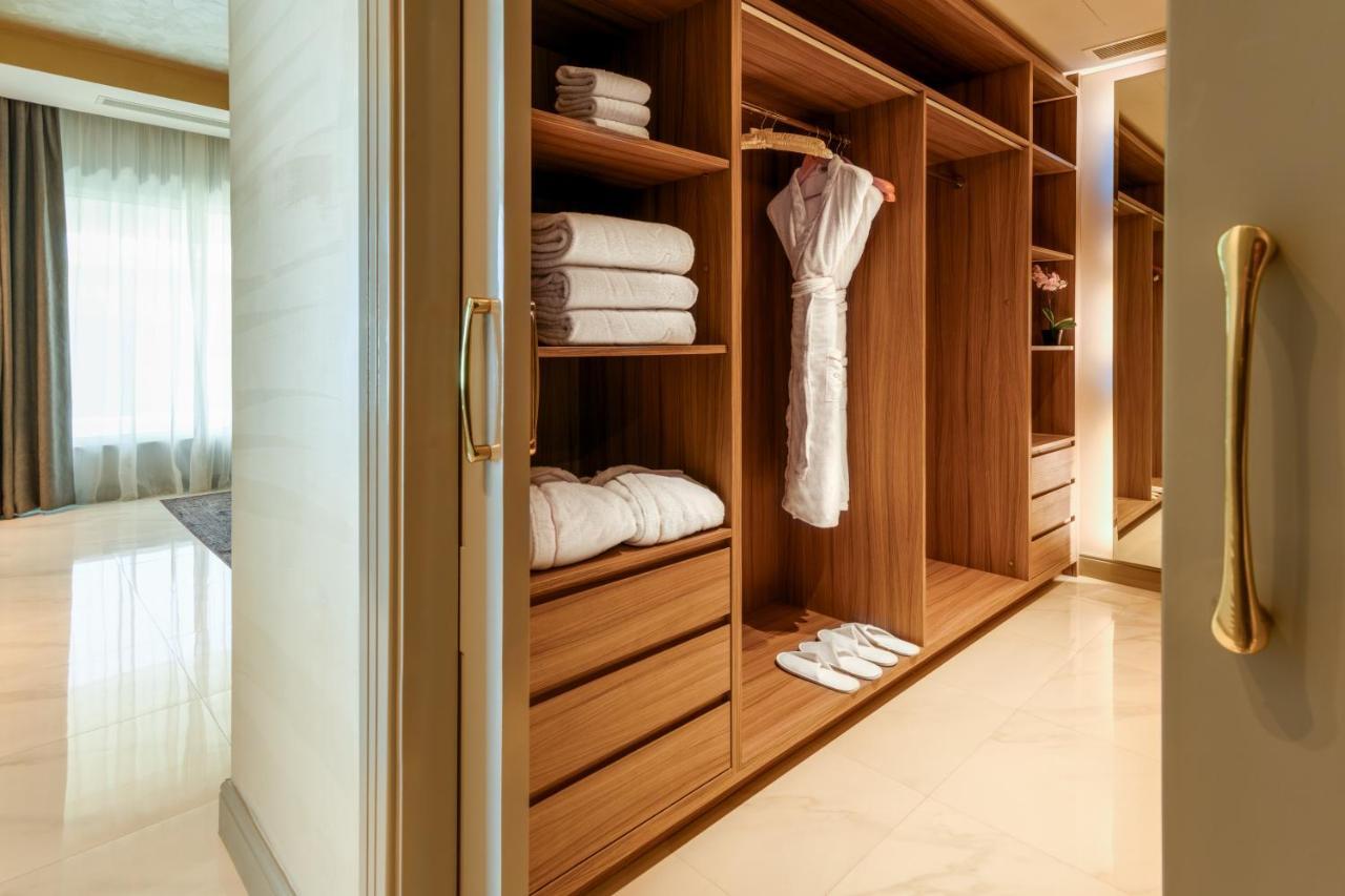 Centara West Bay Hotel&Residences Doha Exterior foto A walk-in closet