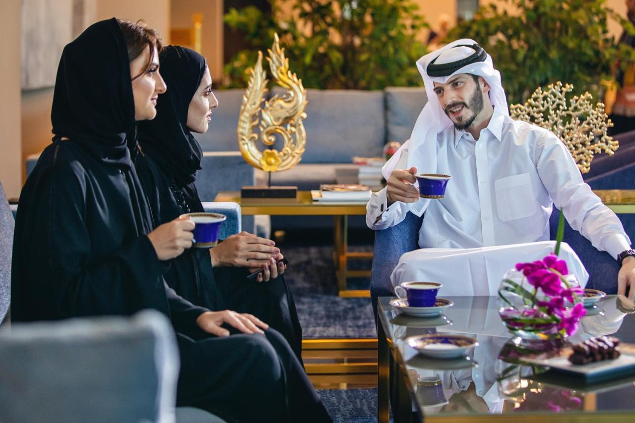 Centara West Bay Hotel&Residences Doha Exterior foto Arab people drinking Arabic coffee