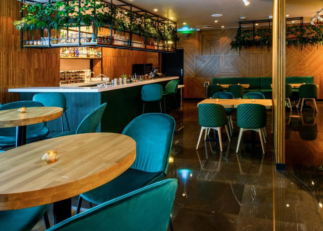 Centara West Bay Hotel&Residences Doha Exterior foto The interior of the restaurant