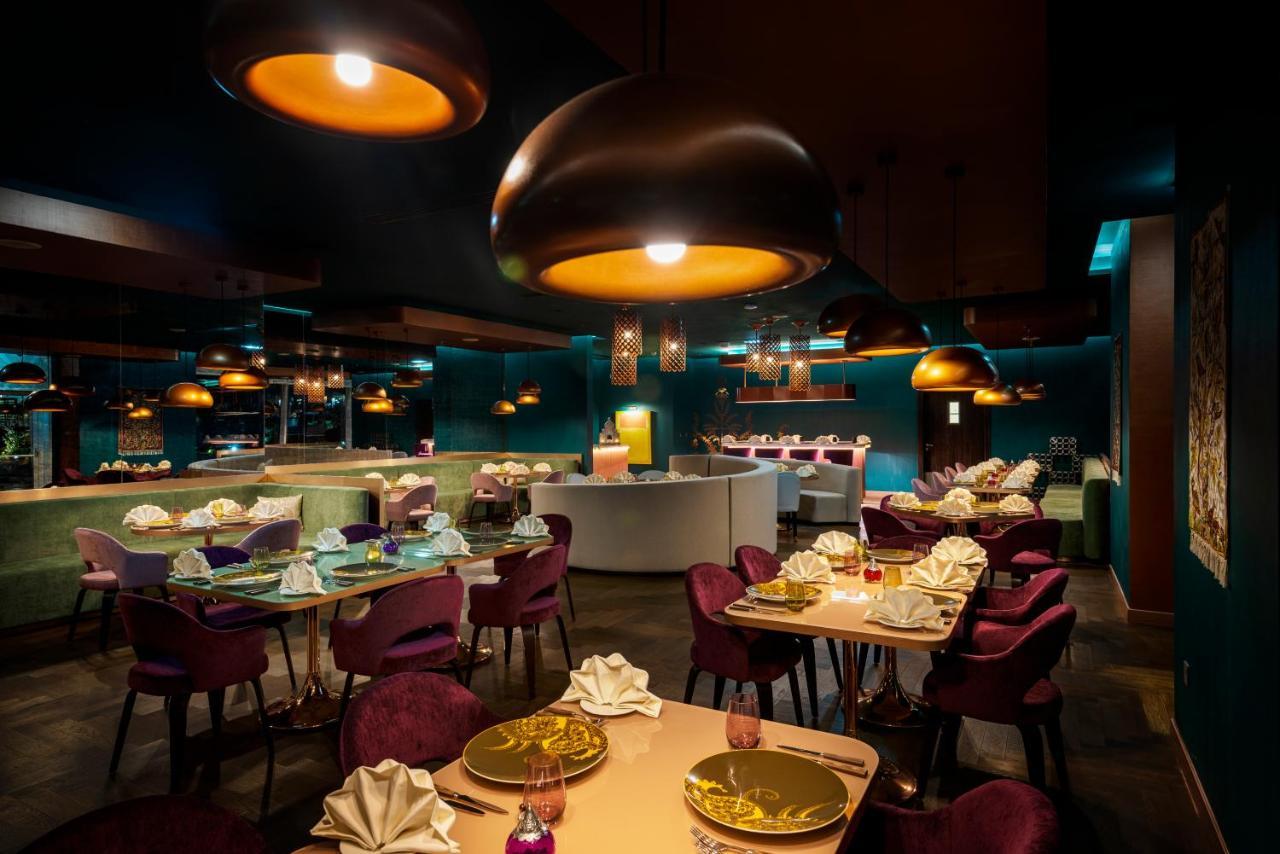 Centara West Bay Hotel&Residences Doha Exterior foto The interior of the restaurant
